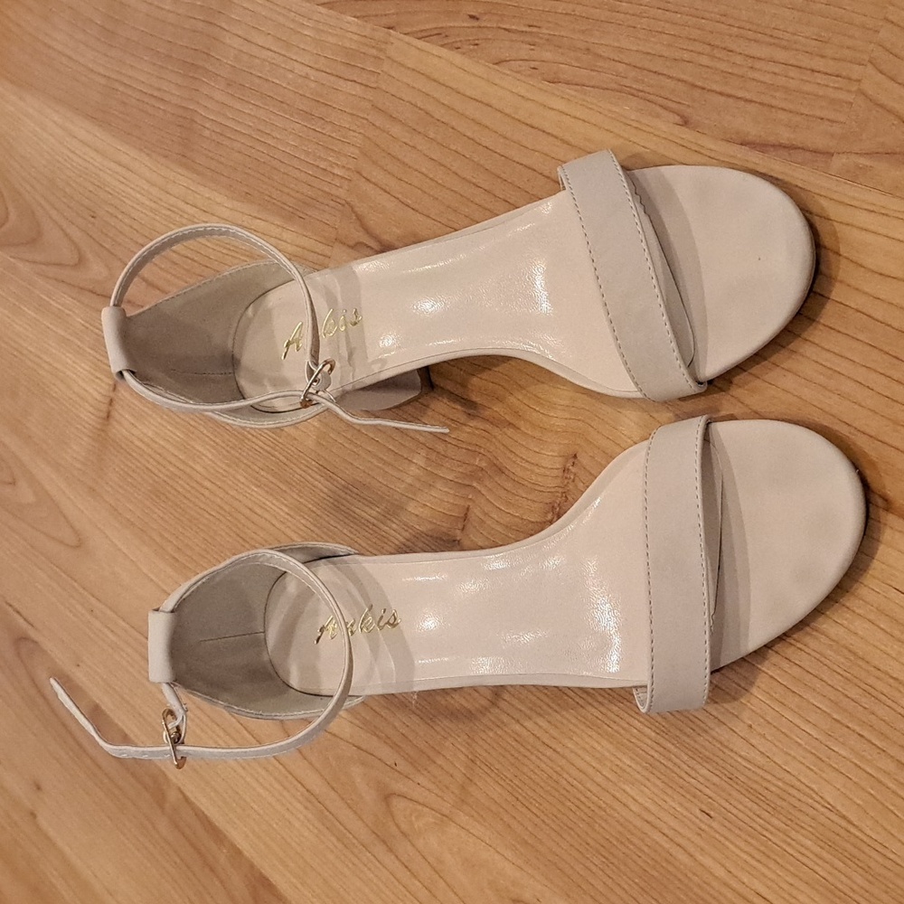 Low heel sandles